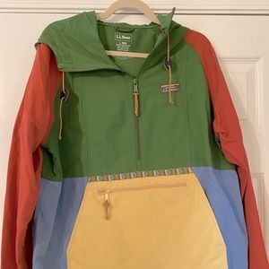 Women’s LL Bean multi-color Anorak, size L